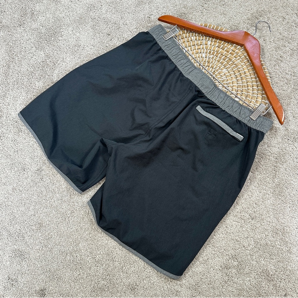 SOLD | Vuori Men’s Banks Shorts Pull On 7” Unlined Athletic in Black Gray XL - Picture 5 of 14